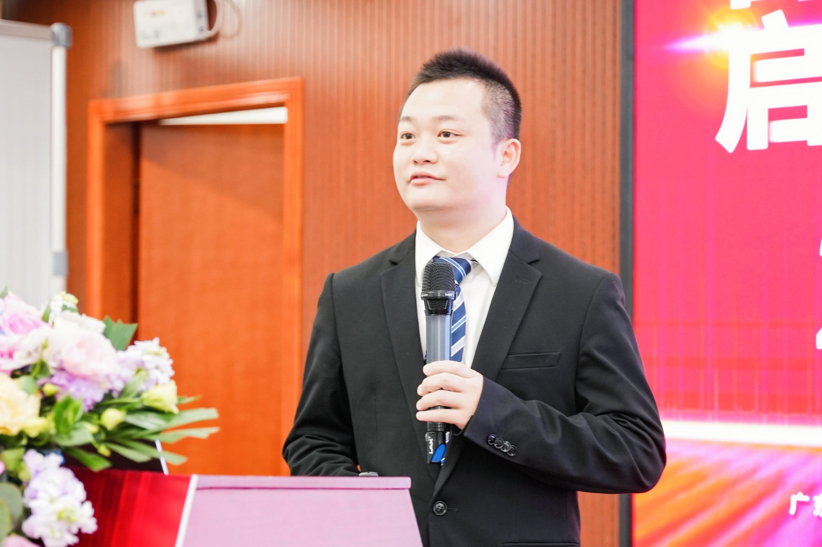 王淦锋.jpg